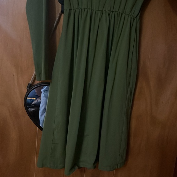 💚🍃Women’s long sleeve dark green dress / front pockets / size small - Picture 10 of 10